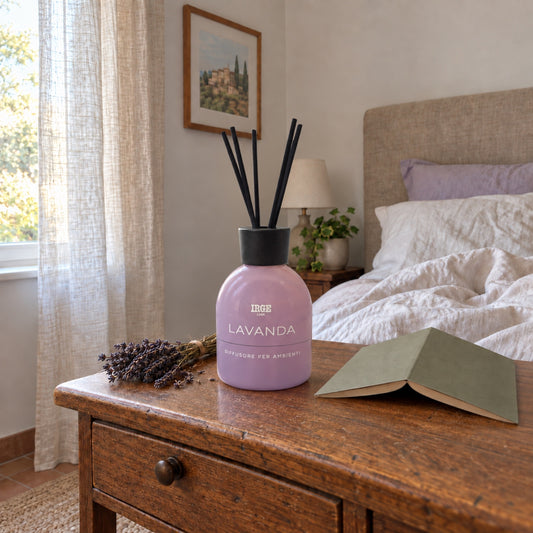 Sul comodino, con lavanda