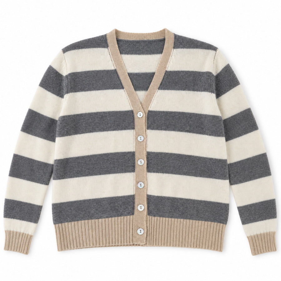 Cardigan a righe grigio e panna, foto su fondo bianco