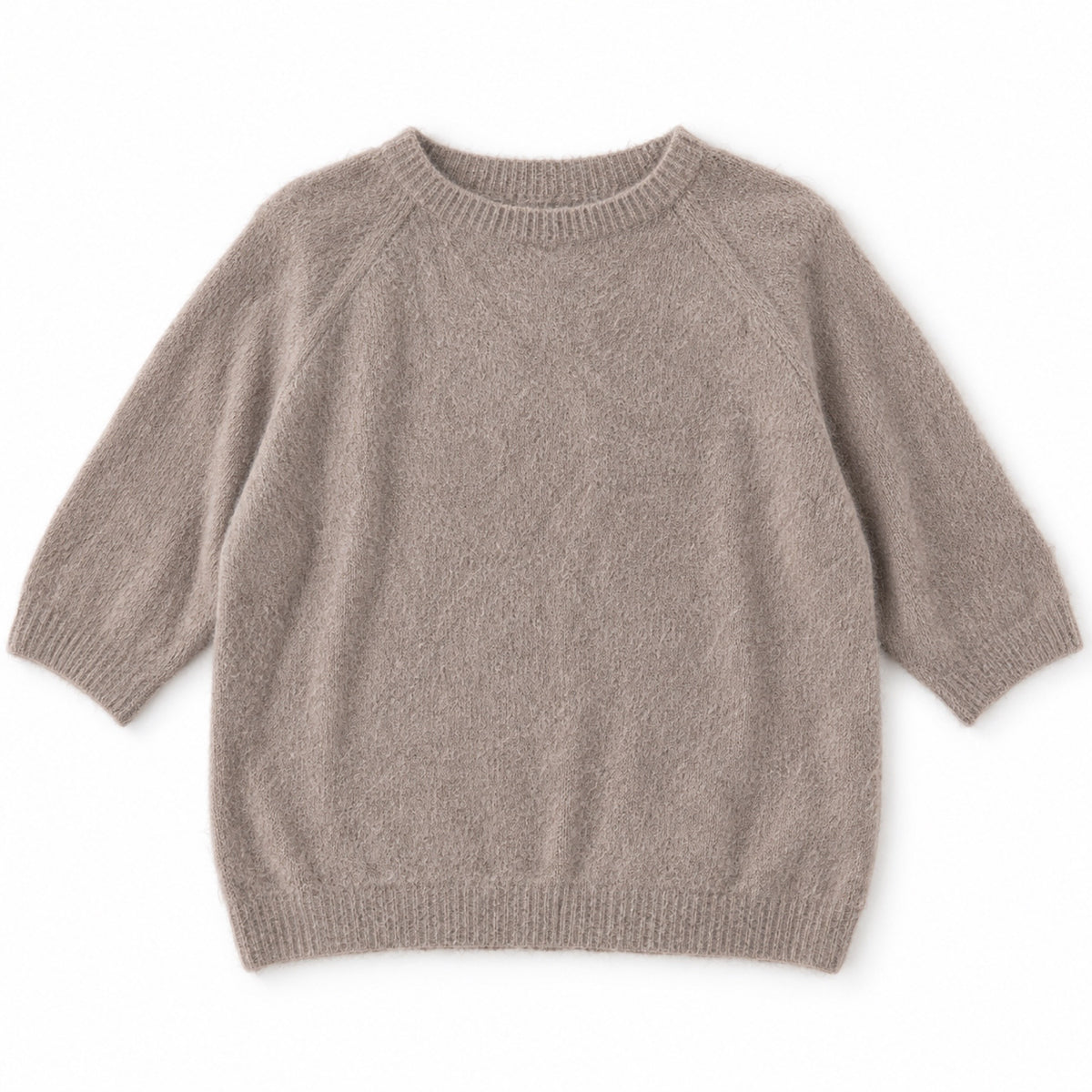 Maglione tortora a maniche tre quarti, foto su fondo bianco